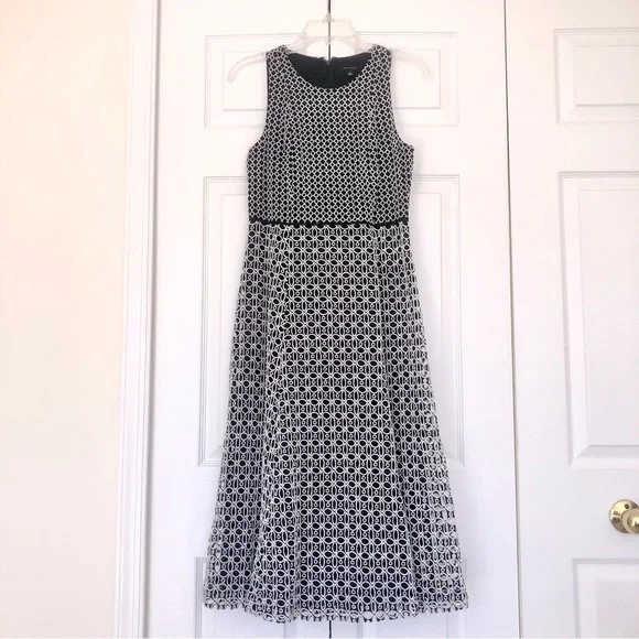 Sz4 Elegant Ann Taylor Navy and White Sleeveless Dress - Picture 3 of 9